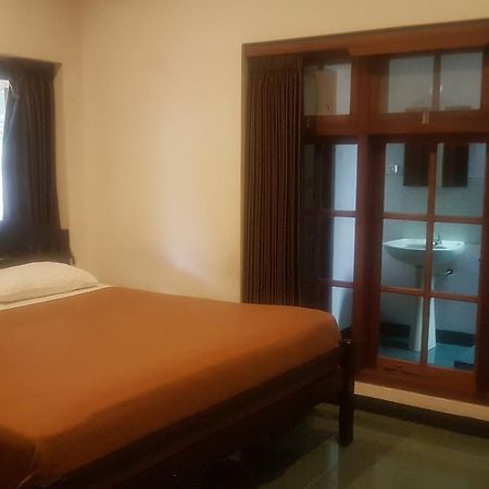 Krowi Inn Surabaya Eksteriør bilde