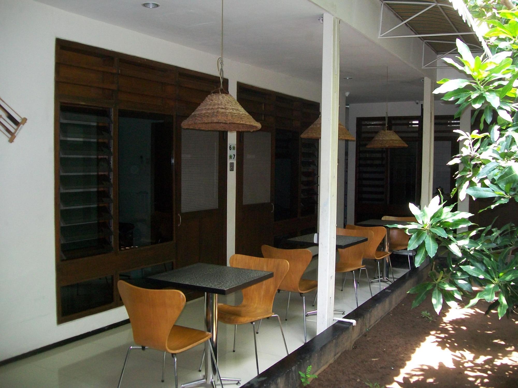 Krowi Inn Surabaya Eksteriør bilde