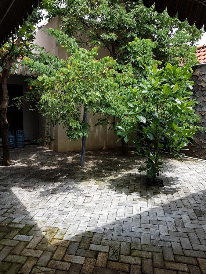 Krowi Inn Surabaya Eksteriør bilde