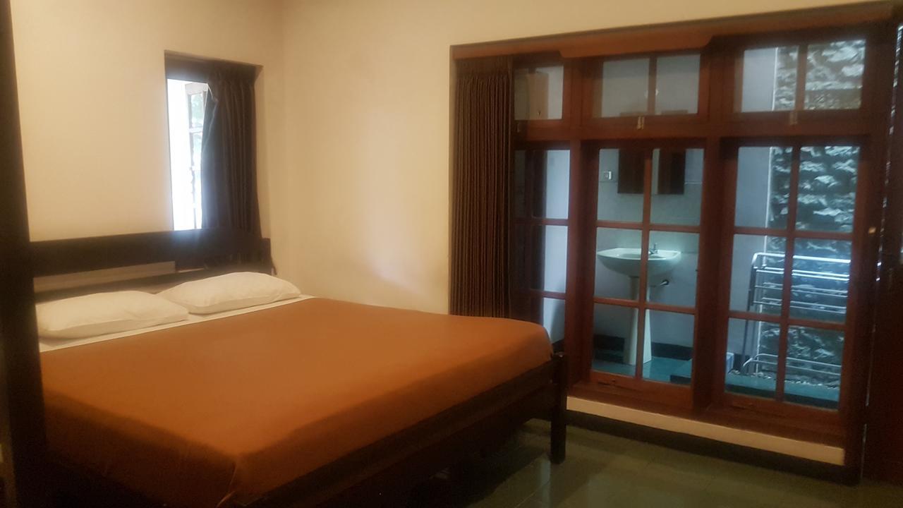 Krowi Inn Surabaya Eksteriør bilde